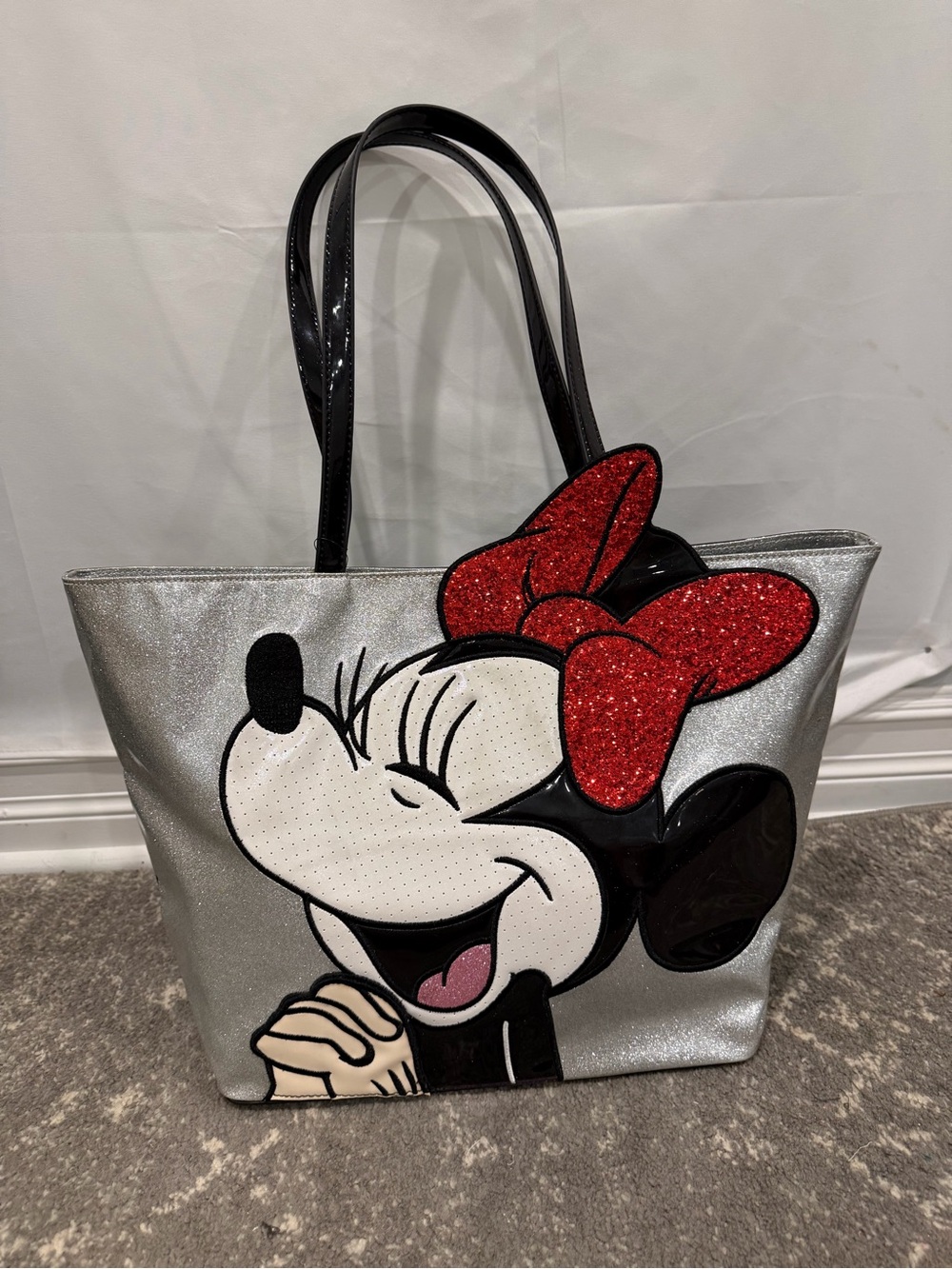 Retired Disney Danielle Nicole
Minnie Mouse "Rocks the Dots" Tote
Purse.12.5X18.